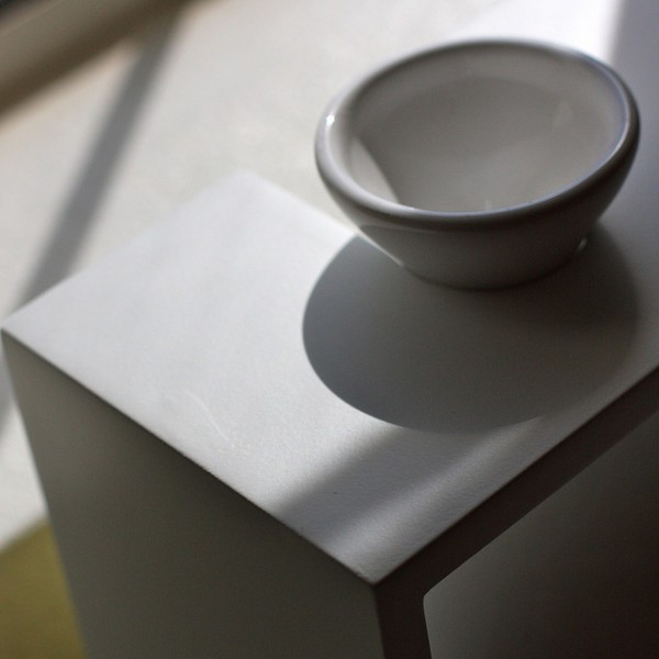 white-object2